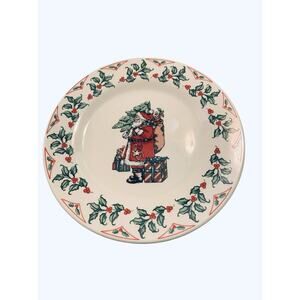 4 GIBSON HOUSEWARES 7 5/8" Salad Plates With Santa In Center & Holly On Edge
